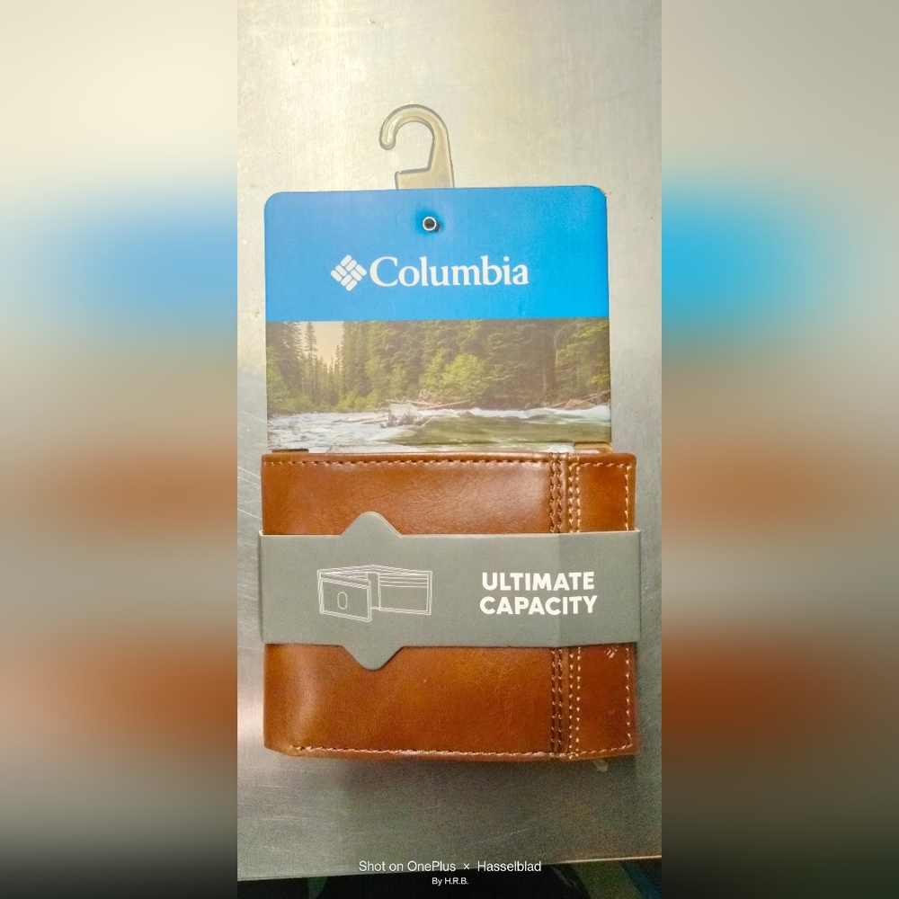 NWT Men's Columbia Extended Trifold Leather RFID Billfold